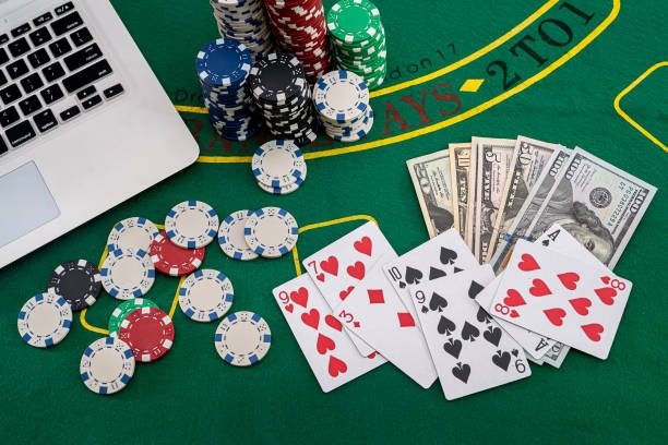 Free spin bonus feature and payout symbols in The Dog House